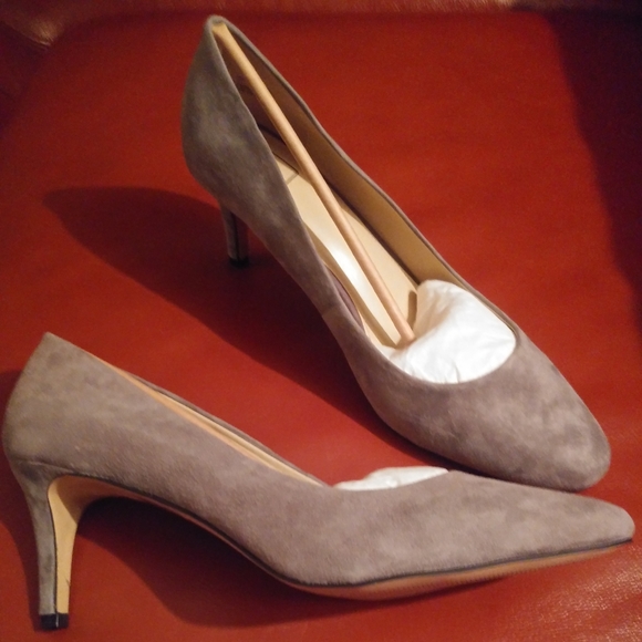 Lord & Taylor Almond toe gray suede pumps - Picture 2 of 6